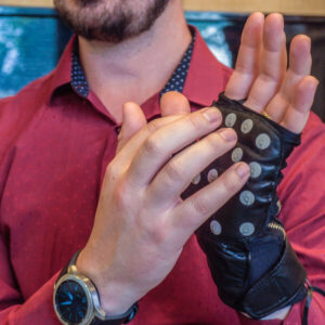 KAiKU Music Glove：音を操る手袋